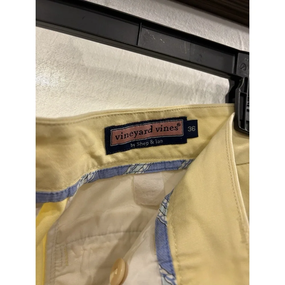 Vineyard Vines Men's Shorts Size 36 Yellow Flat Front Chino Casual Preppy Whale